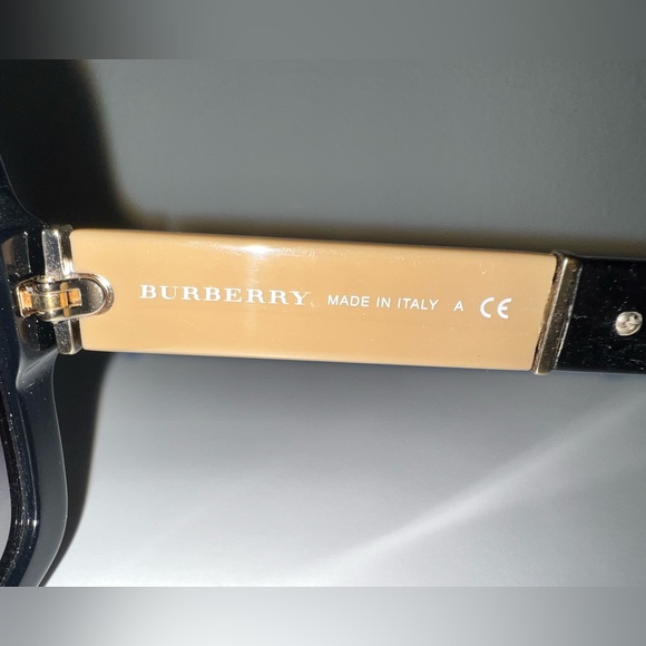 Burberry Oversized black Sunglasses- Authentic - Picture 3 of 7